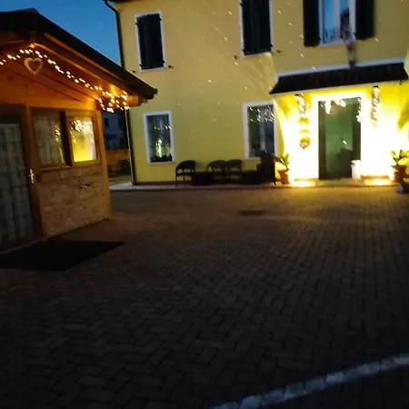Night & Day Di Laura Patuelli Cotignola